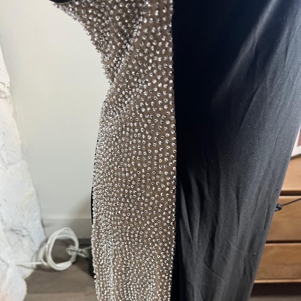 Xscape Illusion Caviar beaded gown worn once in great condition! Size 14 - Picture 5 of 7